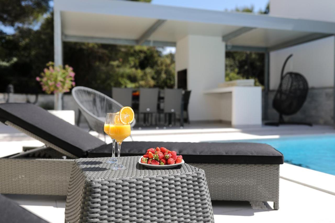 Luxury Villa Nada With Pool Petrcane Exterior photo
